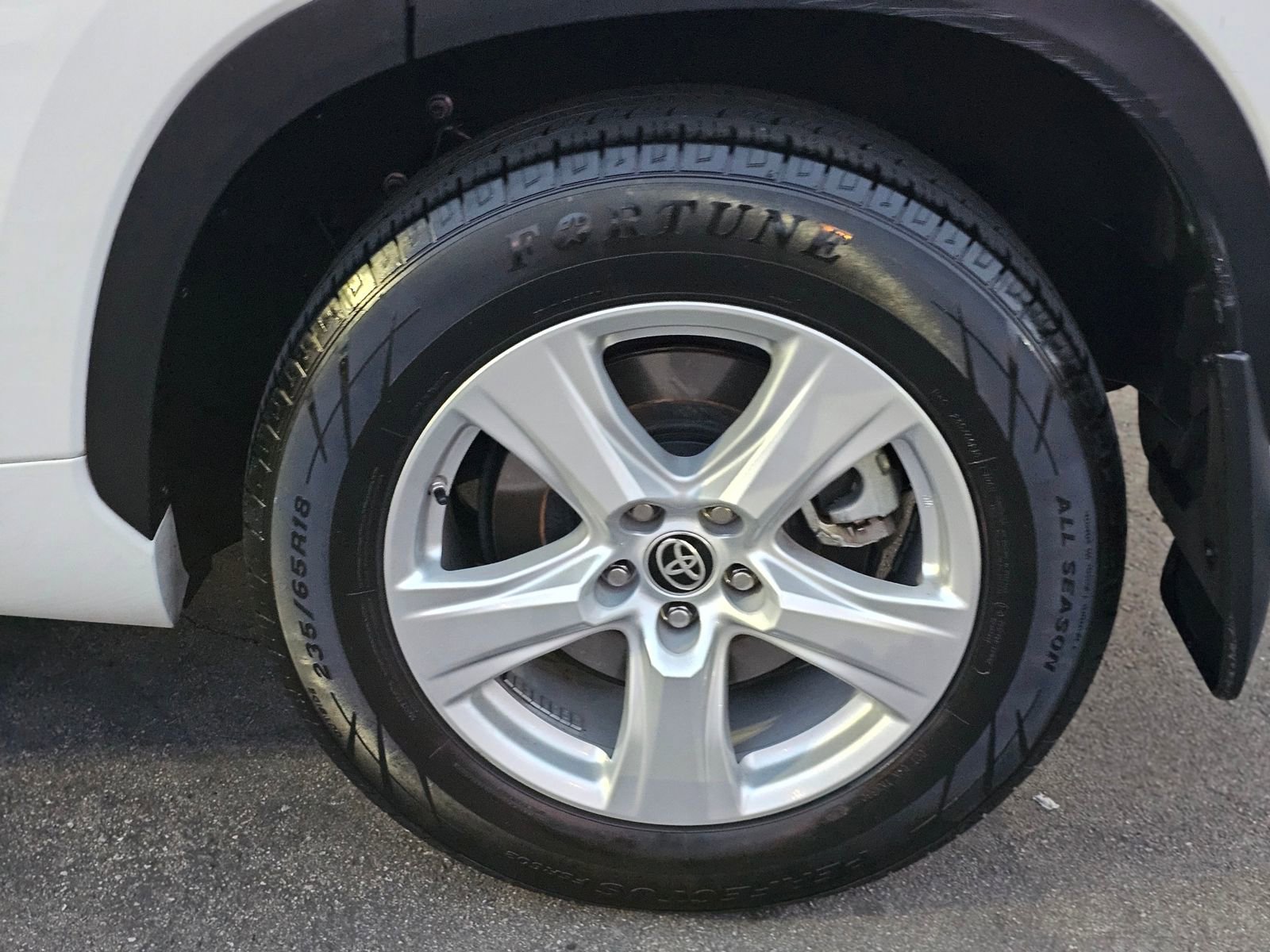 Used 2021 Toyota Highlander LE image 9