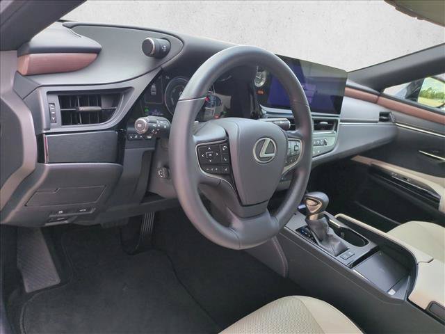 Used 2025 Lexus ES 300h w/ Premium Package FWD image 10