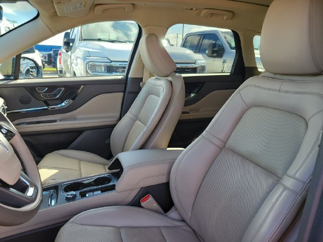 Used 2023 Lincoln Corsair Reserve w/ Equipment Group 201A FWD image 29