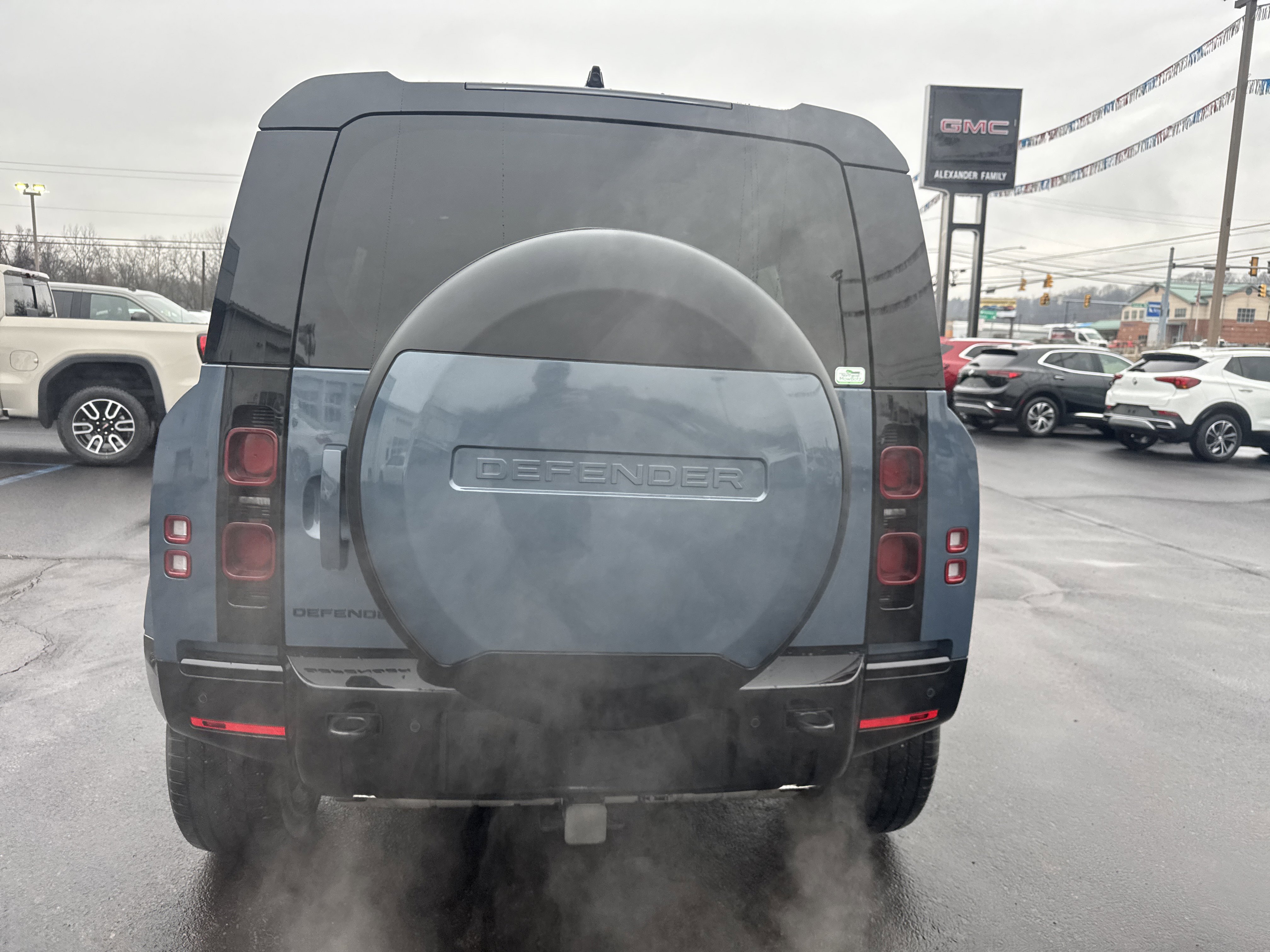 Used 2024 Land Rover Defender 110 X-Dynamic SE image 4