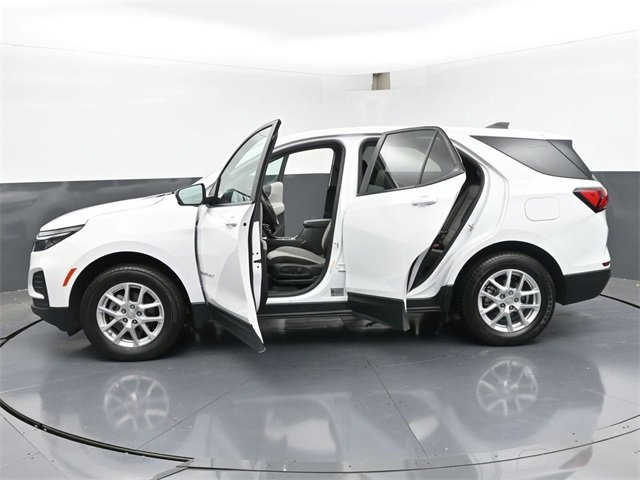 Used 2023 Chevrolet Equinox LS image 48