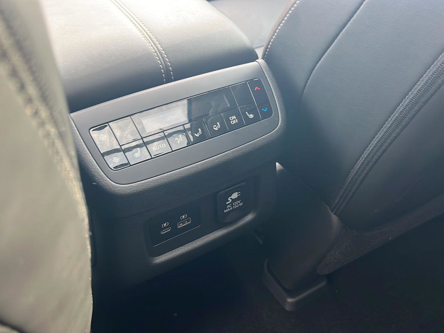 Used 2023 Nissan Pathfinder Platinum image 12