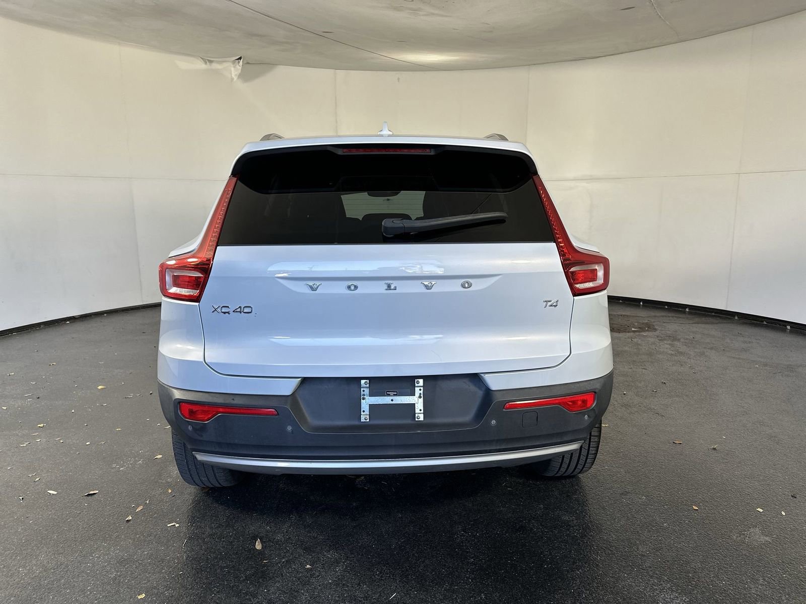 Used 2021 Volvo XC40 T4 Momentum w/ Protection Package Premier image 10