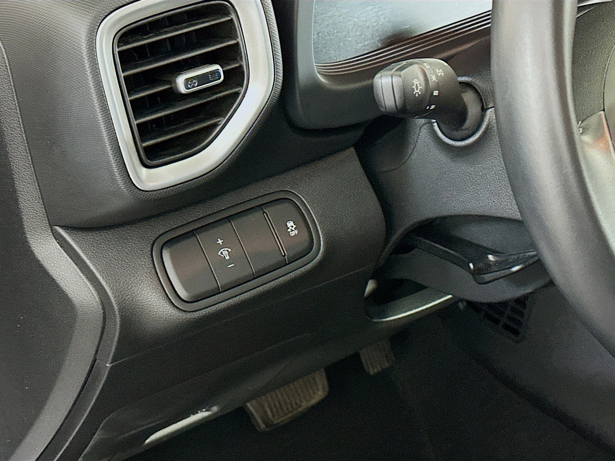 Used 2025 Hyundai Venue SEL image 17