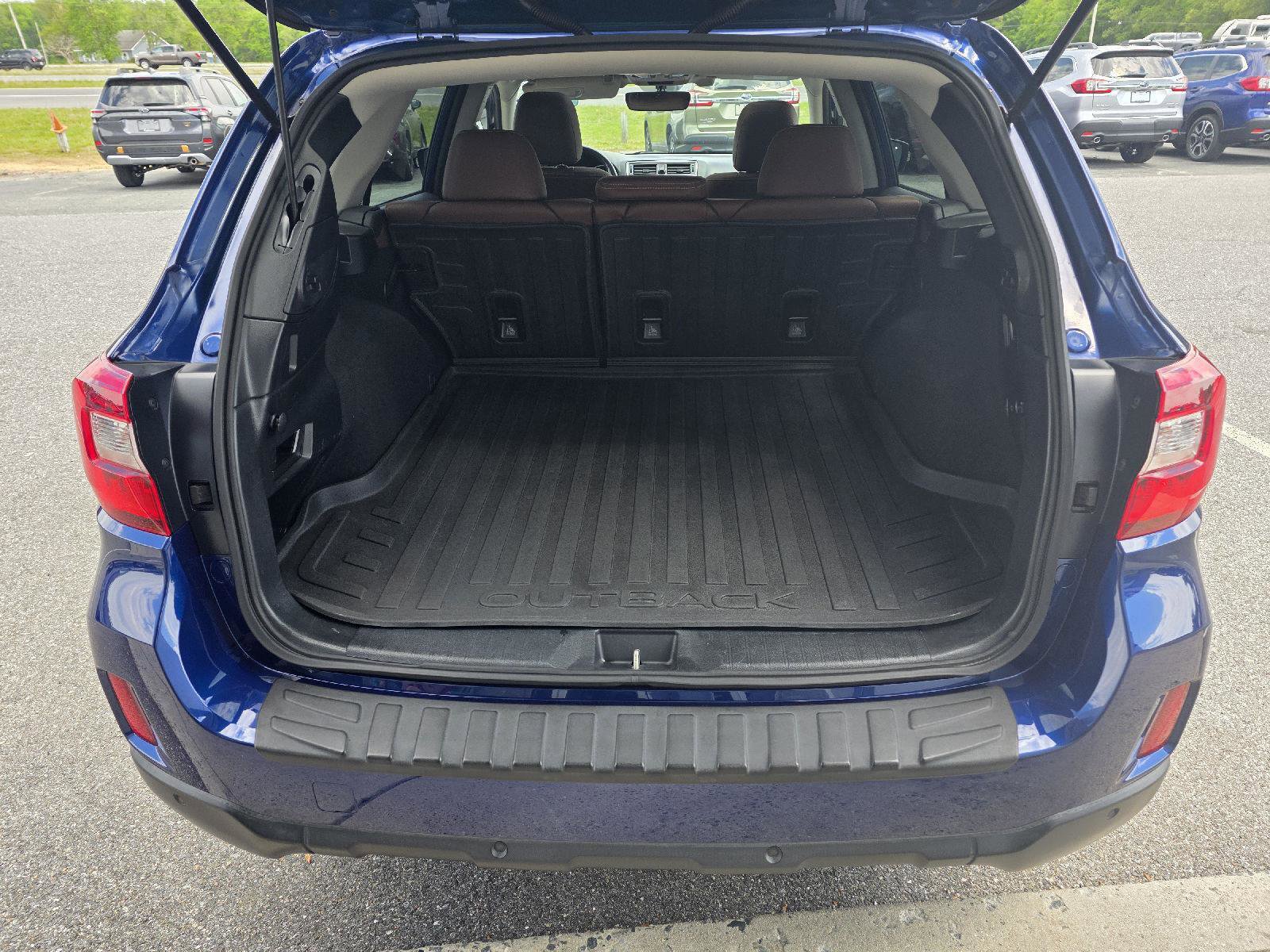 Used 2017 Subaru Outback 3.6R Touring AWD/4WD image 7