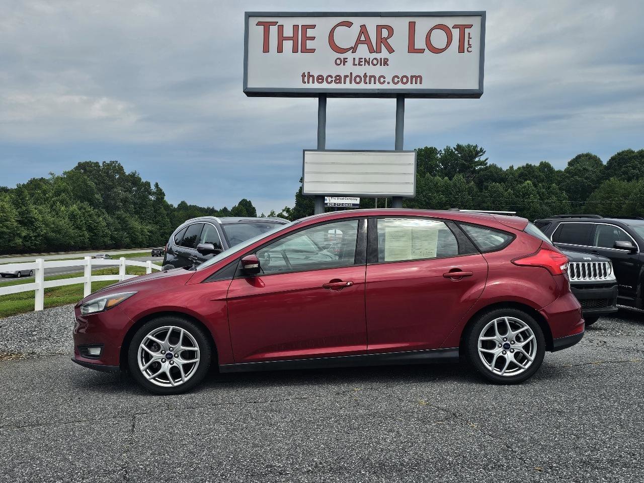 Used 2015 Ford Focus SE w/ Equipment Group 201A image 2
