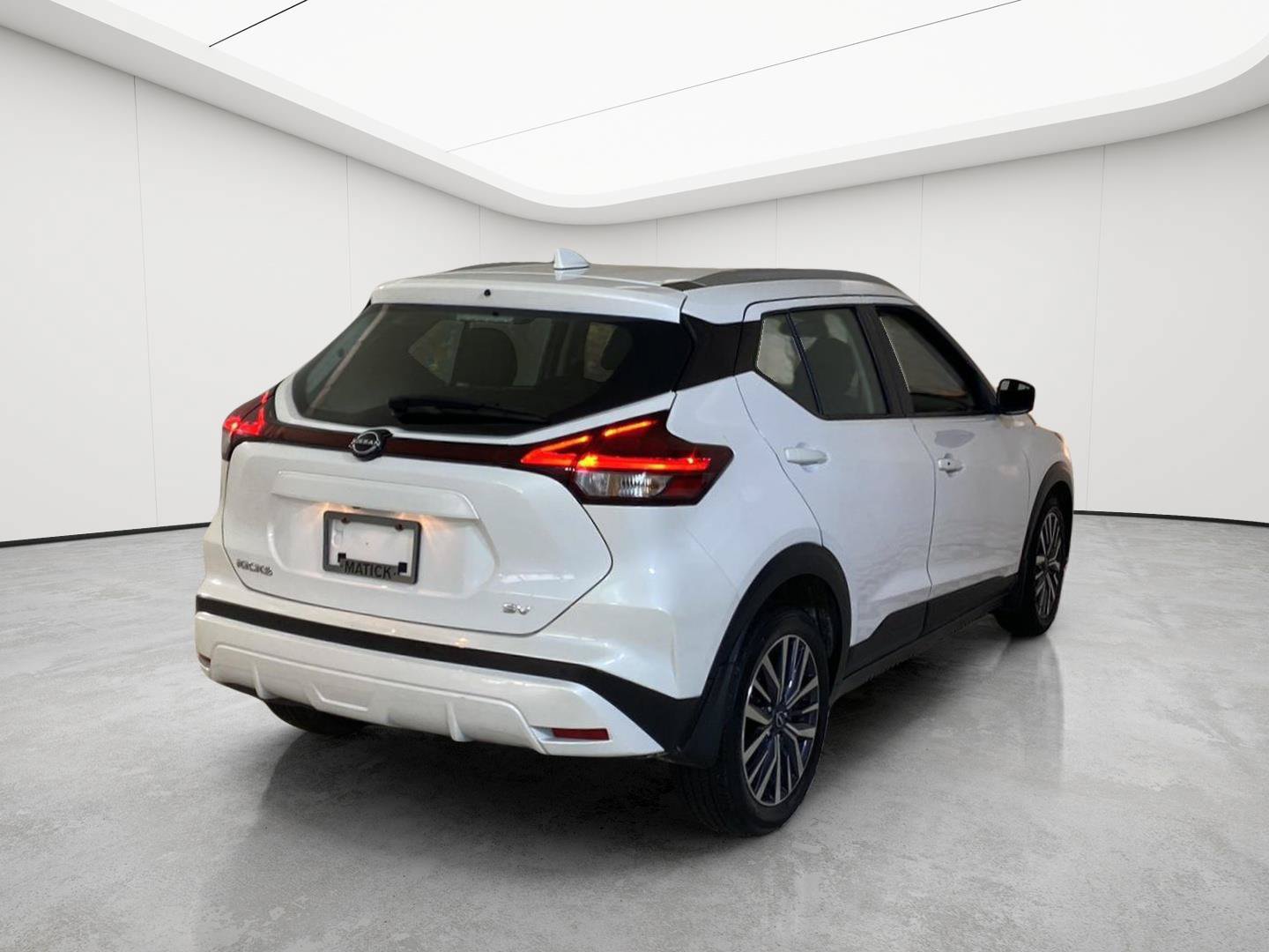 Used 2024 Nissan Kicks SV FWD image 6