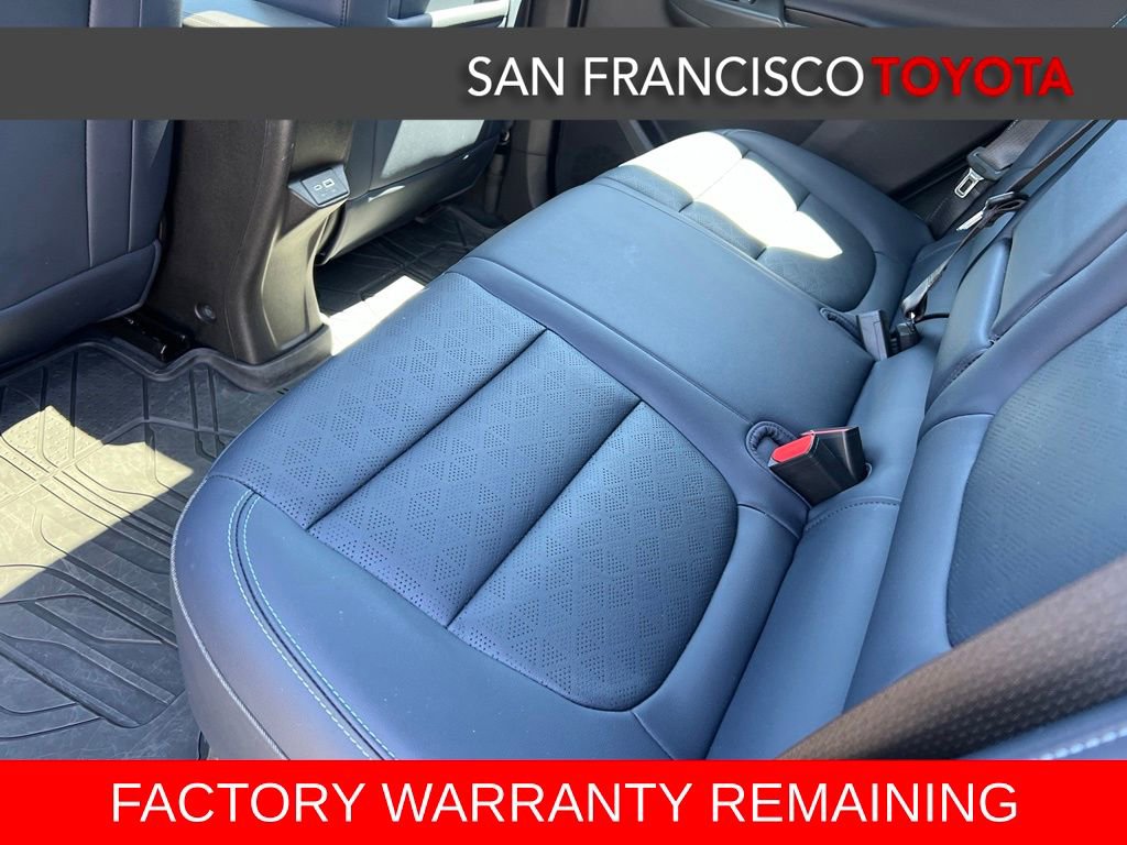 Used 2022 Chevrolet Bolt EUV Premier w/ Sun & Sound Package FWD image 17