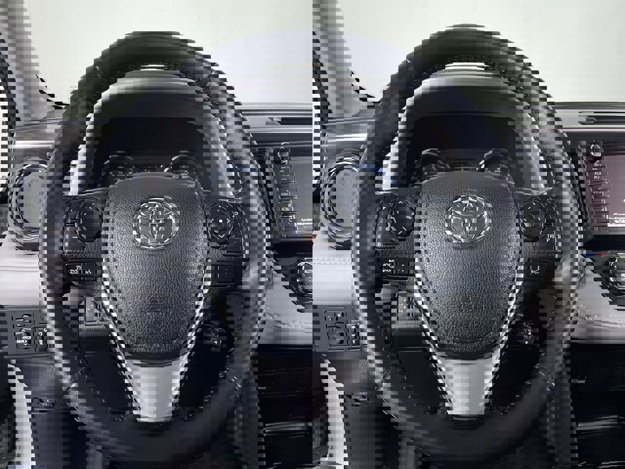 Used 2018 Toyota RAV4 XLE image 13