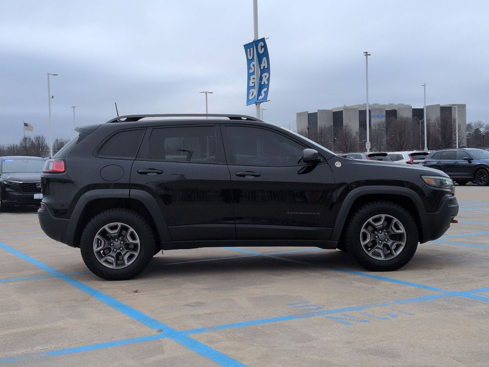 Used 2019 Jeep Cherokee Trailhawk w/ Comfort/Convenience Group image 5