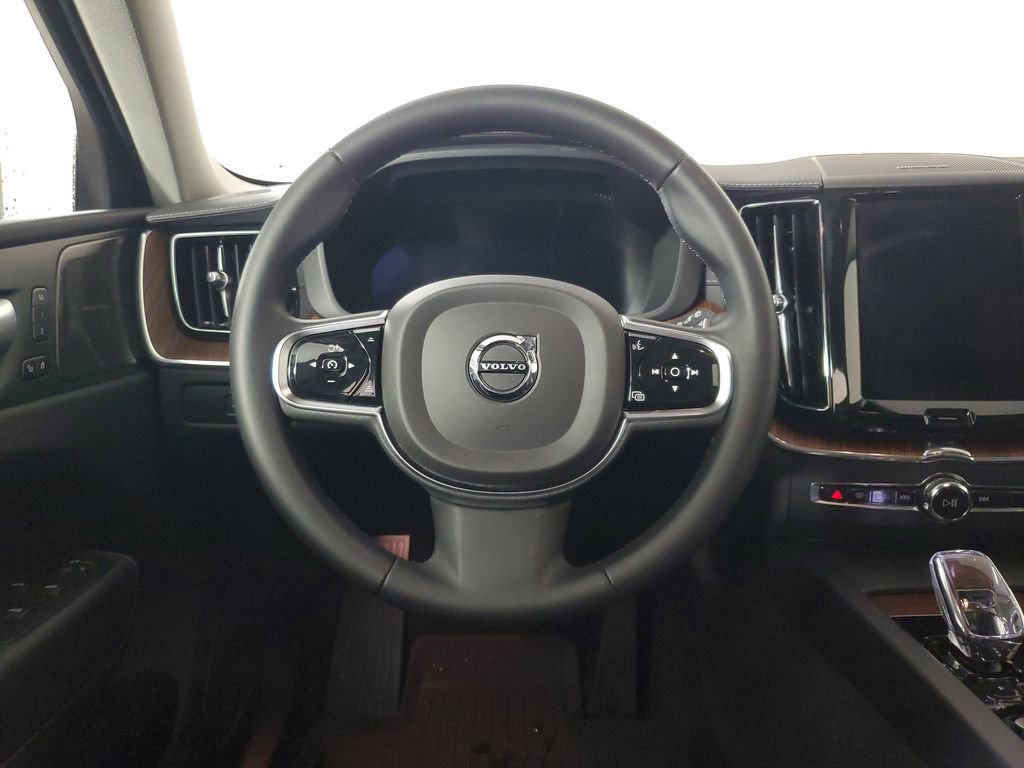 Certified 2024 Volvo XC60 B5 Ultimate w/ Protection Package Premier AWD/4WD image 16