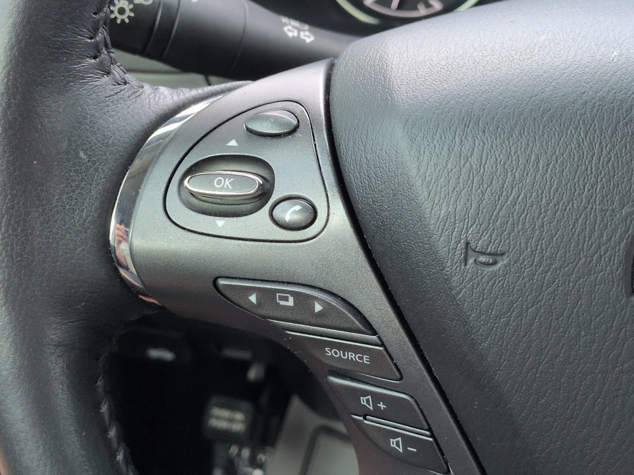 Used 2022 Nissan Murano SV FWD image 24