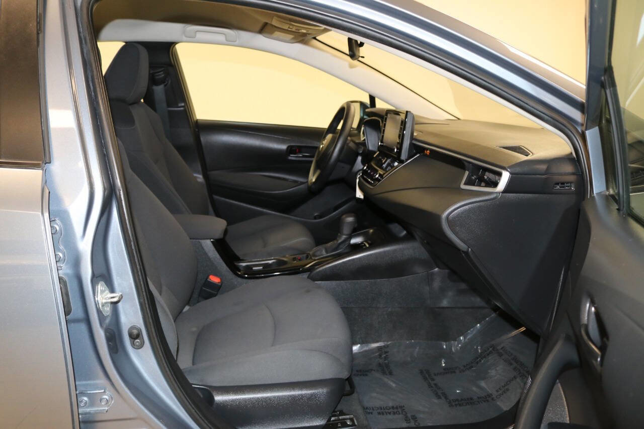 Used 2022 Toyota Corolla LE image 16