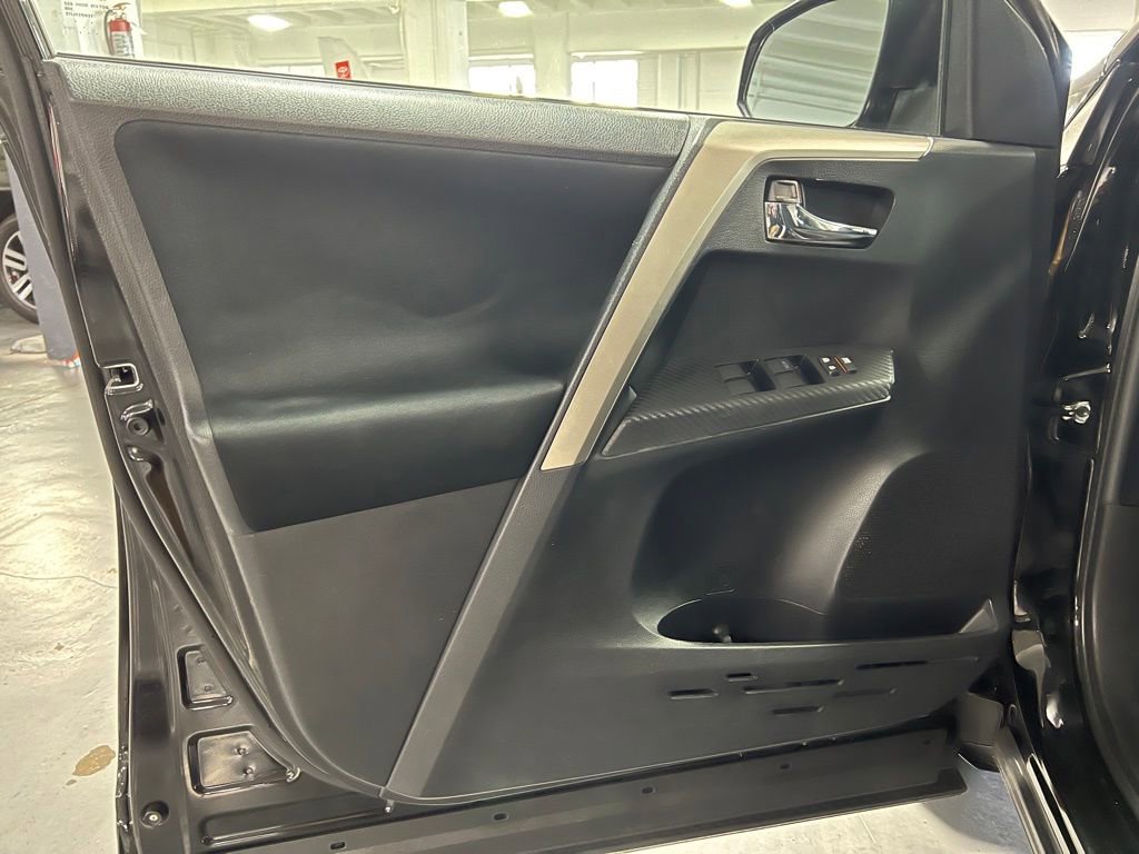 Used 2015 Toyota RAV4 XLE image 38