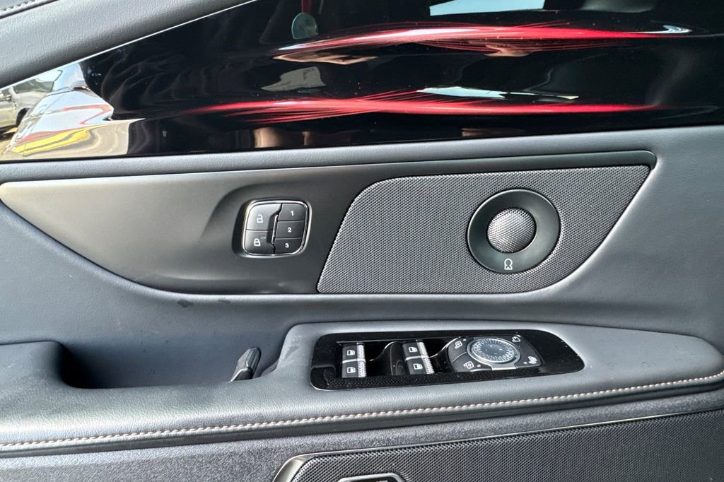 Used 2024 Lincoln Nautilus Reserve w/ Equipment Group 202A image 11