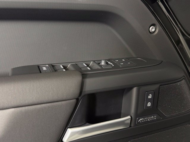 New 2026 Land Rover Defender 110 X-Dynamic SE AWD/4WD image 15