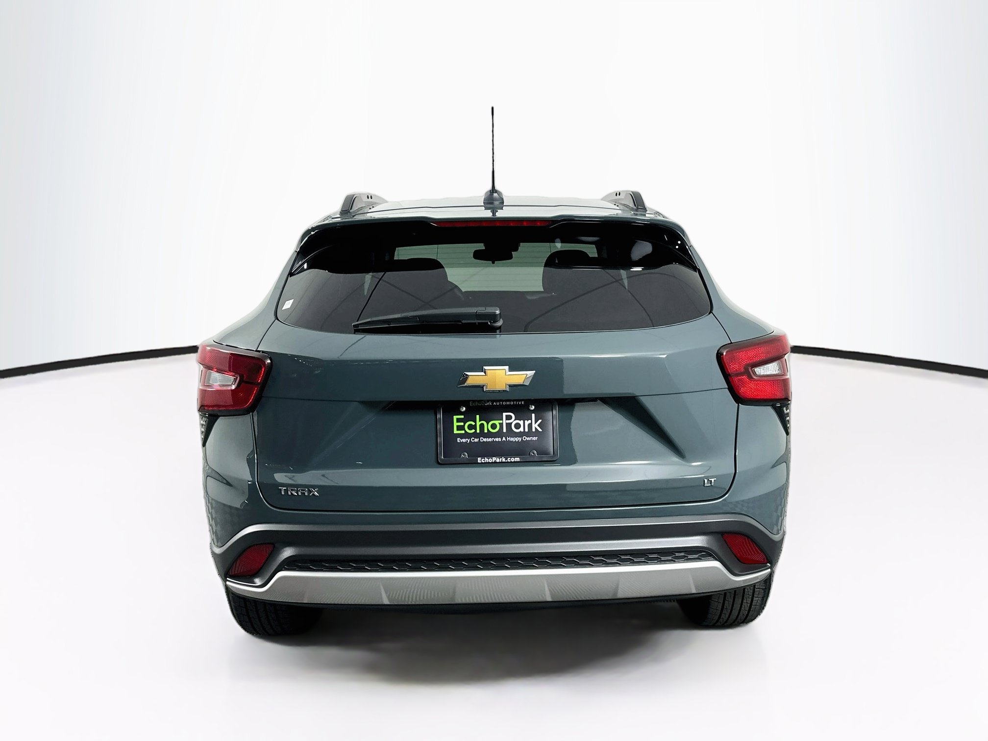 Used 2025 Chevrolet Trax LT FWD image 7
