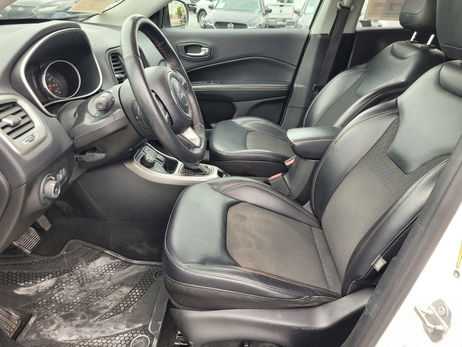 Used 2017 Jeep Compass Latitude w/ Safe & Security Group AWD/4WD image 16