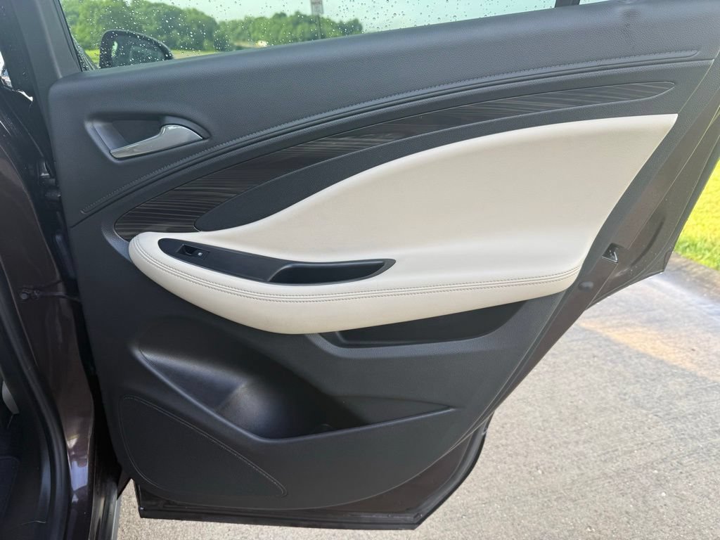 Used 2020 Buick Envision Essence FWD image 15