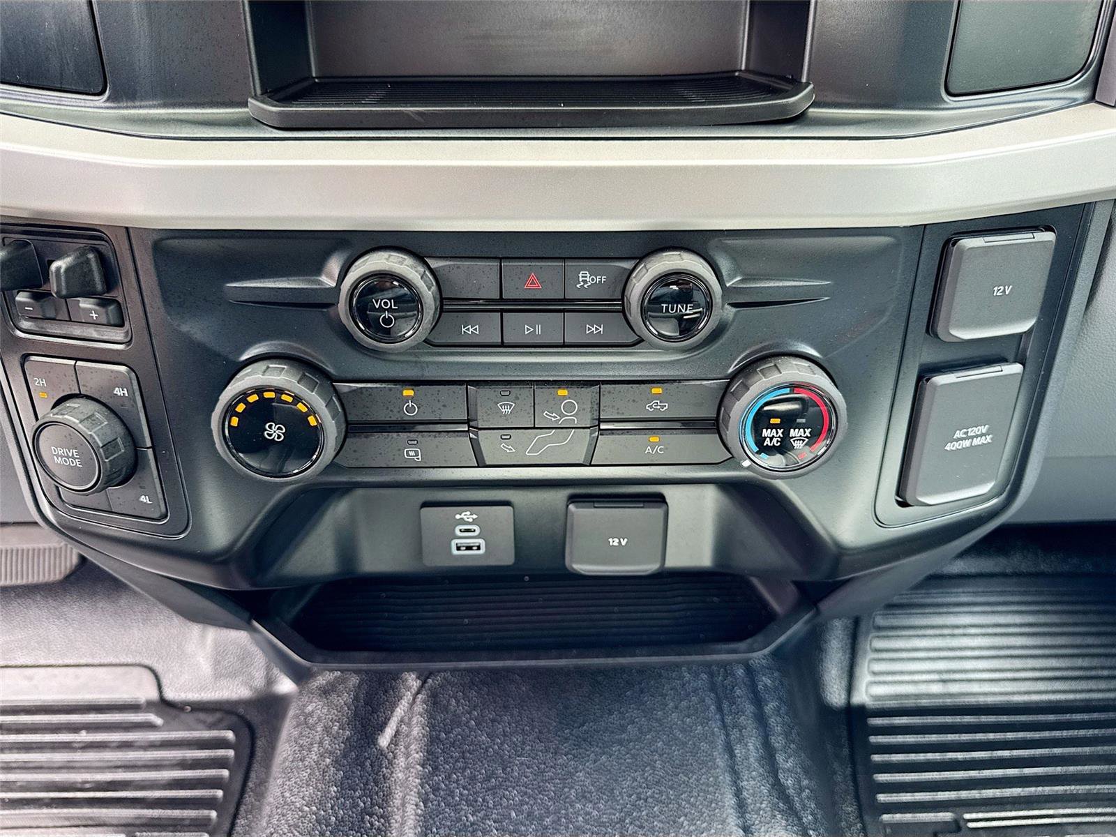 Used 2025 Ford F550 4x4 Crew Cab Super Duty image 11