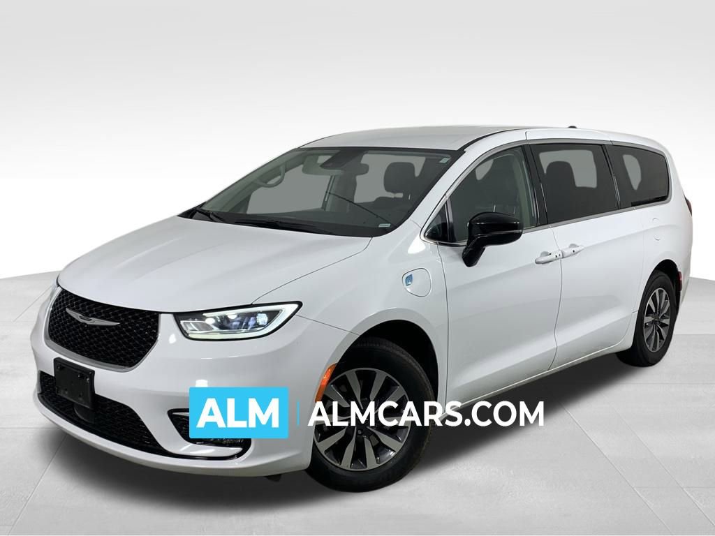 Used 2024 Chrysler Pacifica Select