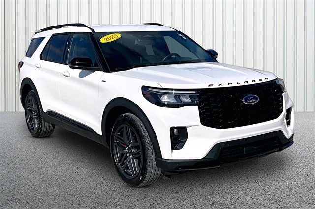 Used 2025 Ford Explorer ST-Line w/ ST-Line Street Pack image 1