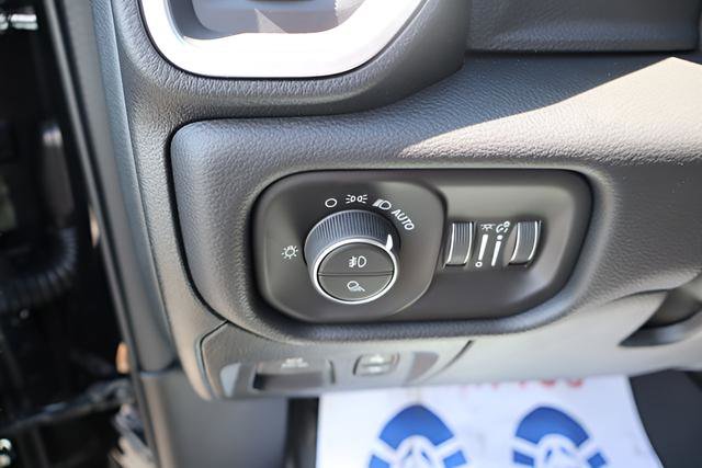 New 2026 RAM 1500 4x4 Crew Cab image 18
