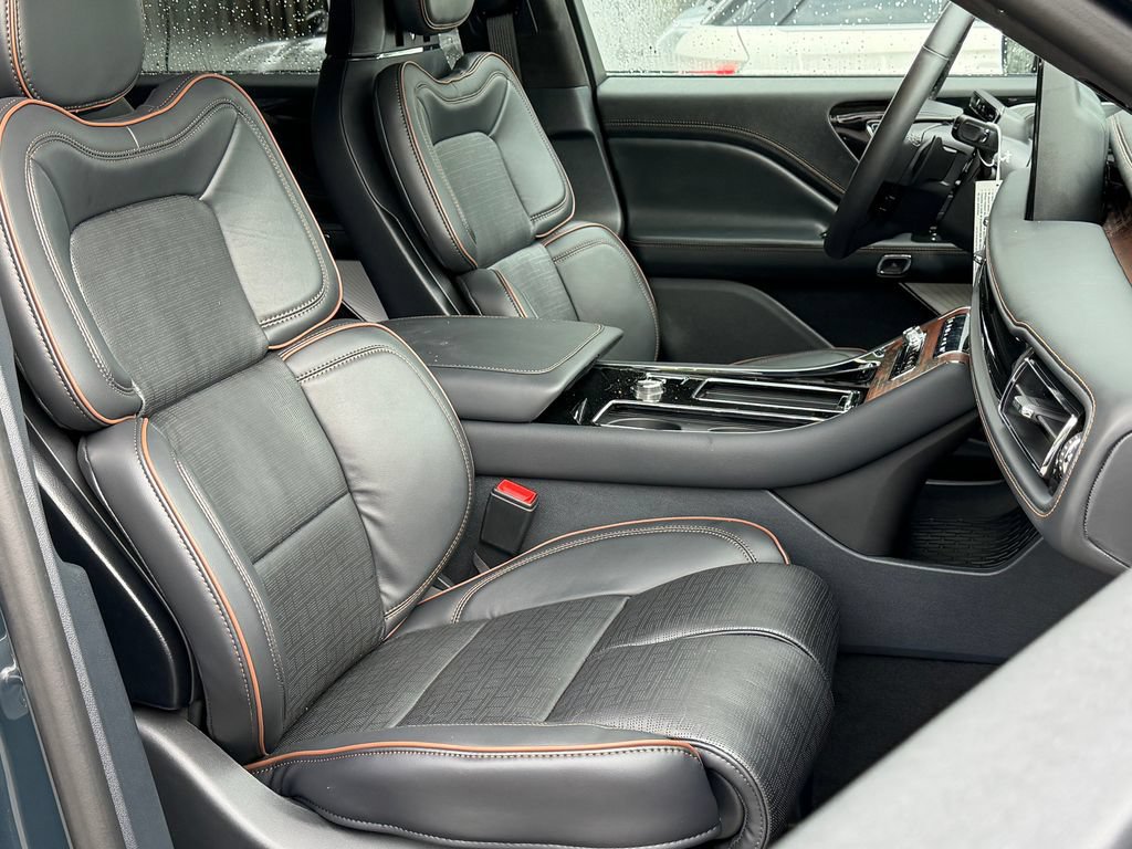 New 2026 Lincoln Aviator Black Label w/ Dynamic Handling Package AWD/4WD image 16
