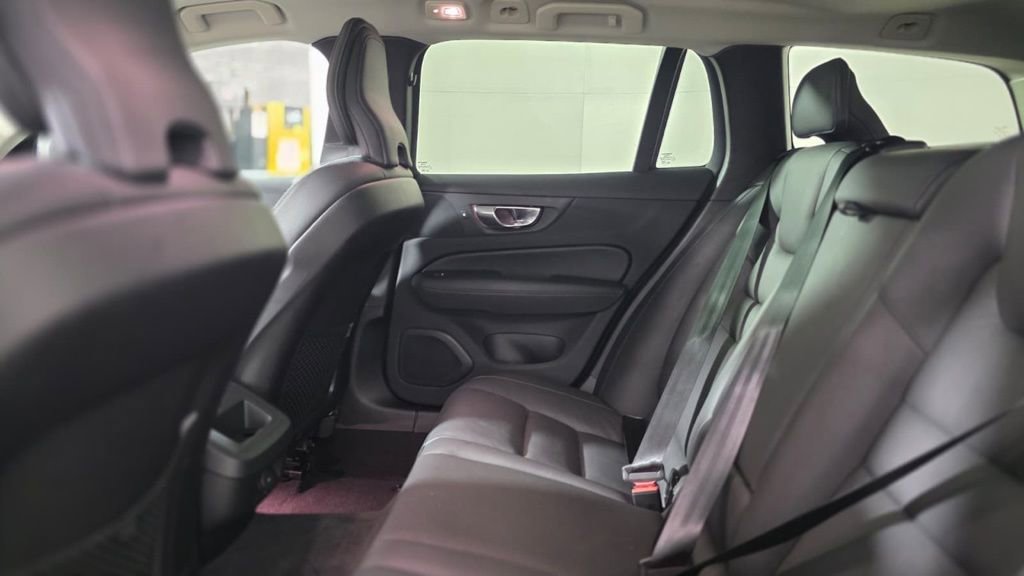 Used 2025 Volvo V60 B5 Cross Country Plus image 25