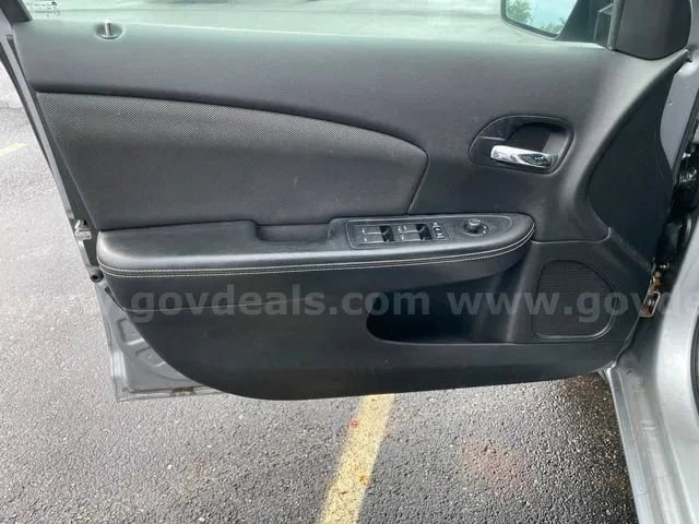 Used 2013 Dodge Avenger SE FWD image 13