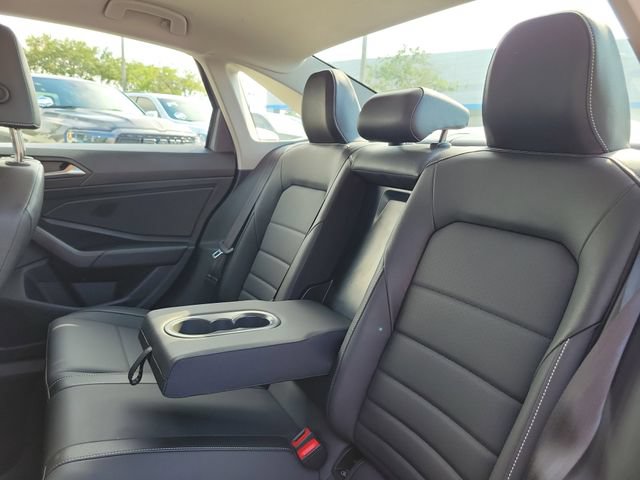 Used 2024 Volkswagen Jetta SE FWD image 11