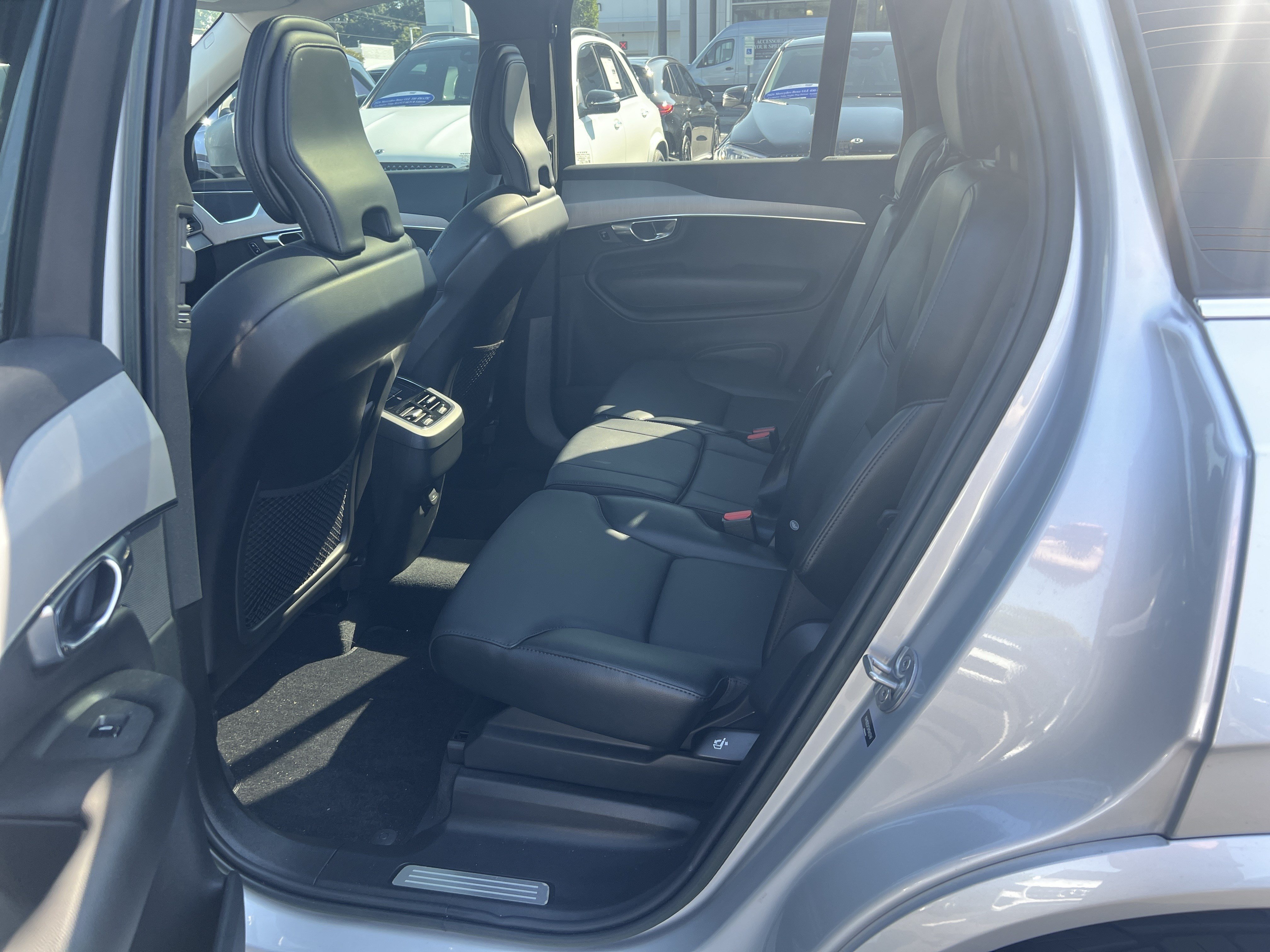 Used 2022 Volvo XC90 T5 Momentum w/ Climate Package FWD image 32