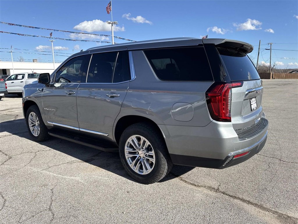 Used 2023 GMC Yukon SLT w/ SLT Luxury Package image 3