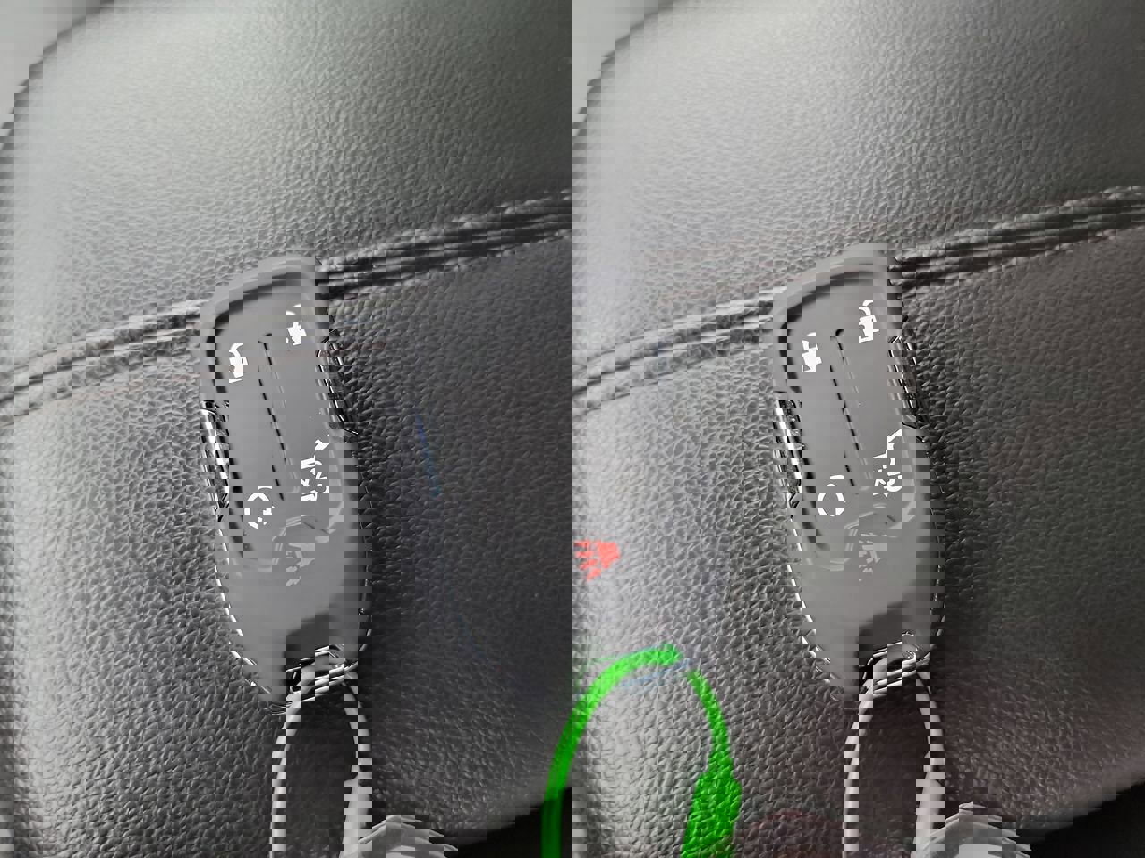 Used 2023 GMC Terrain SLT image 23