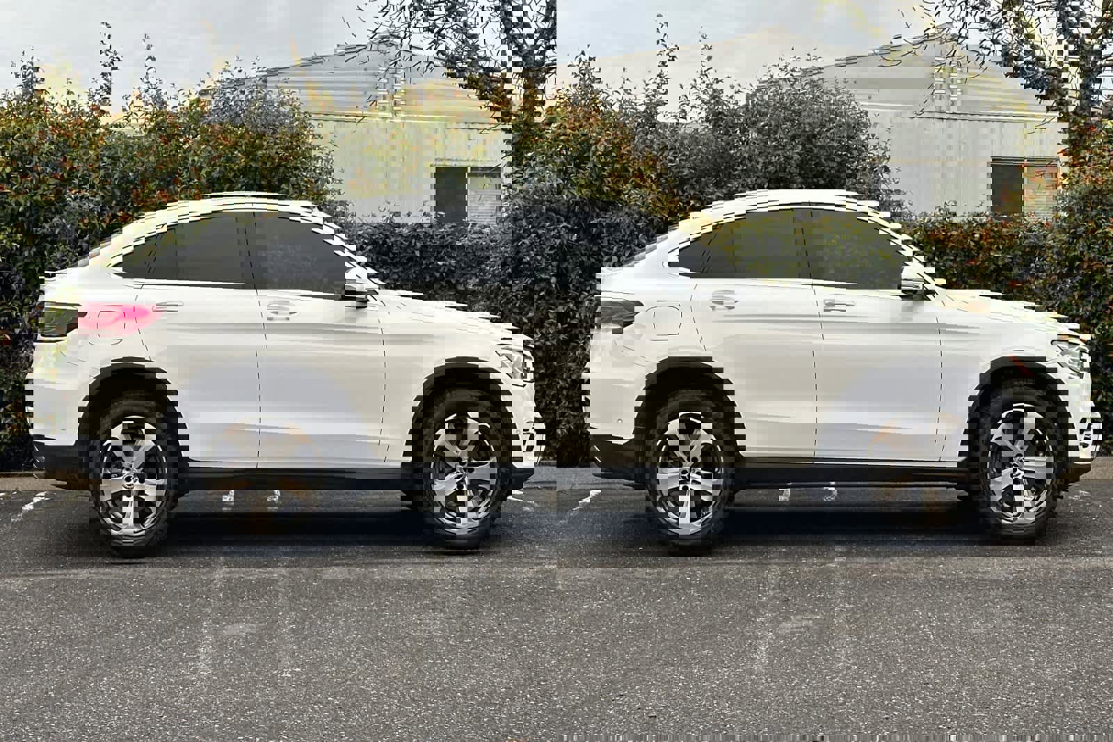 Used 2020 Mercedes-Benz GLC 300 4MATIC Coupe image 2