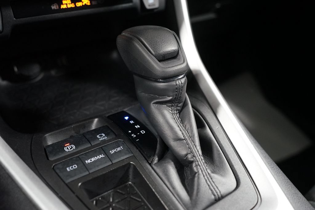 Used 2024 Toyota RAV4 XLE FWD image 21