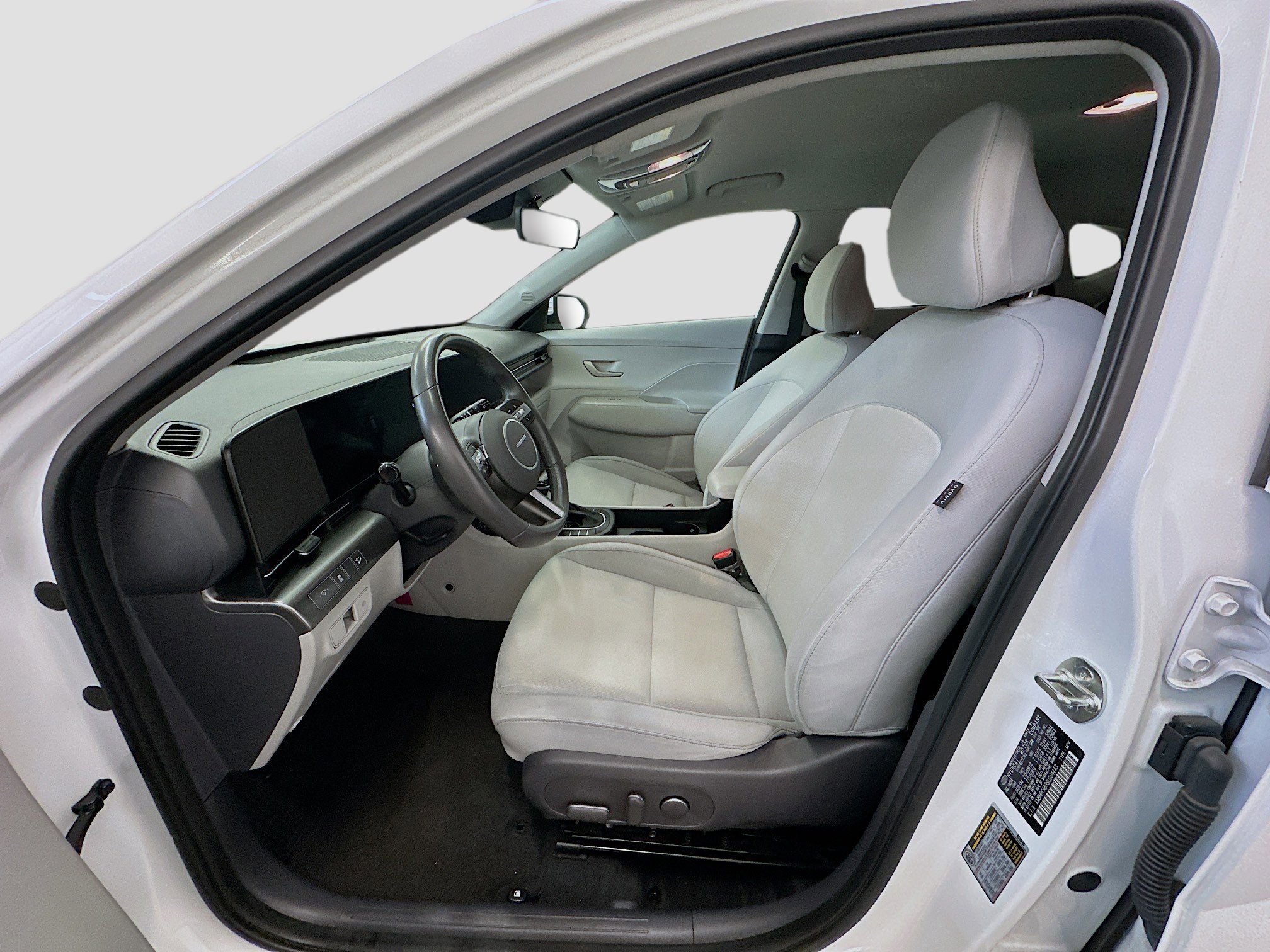 Used 2025 Hyundai Kona SEL image 13