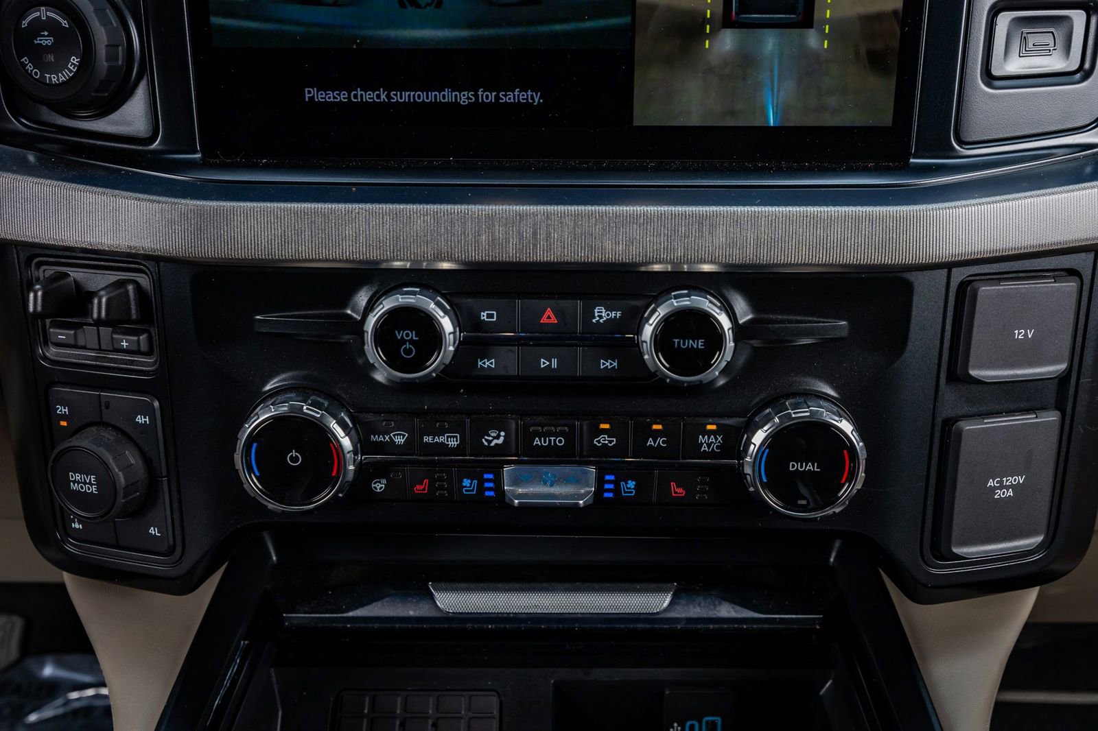 Used 2025 Ford F250 Platinum w/ Platinum Plus Package image 26