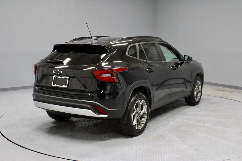 Used 2025 Chevrolet Trax LT FWD image 10
