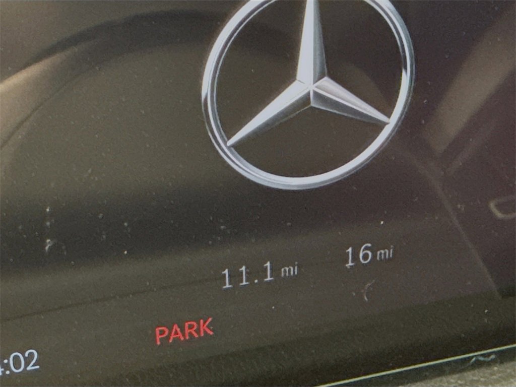Used 2025 Mercedes-Benz GLB 250 4MATIC image 13