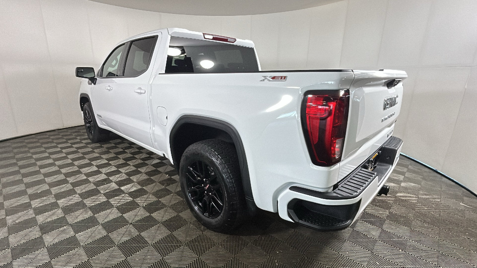 Used 2024 GMC Sierra 1500 Elevation w/ X31 Off-Road Package AWD/4WD image 5