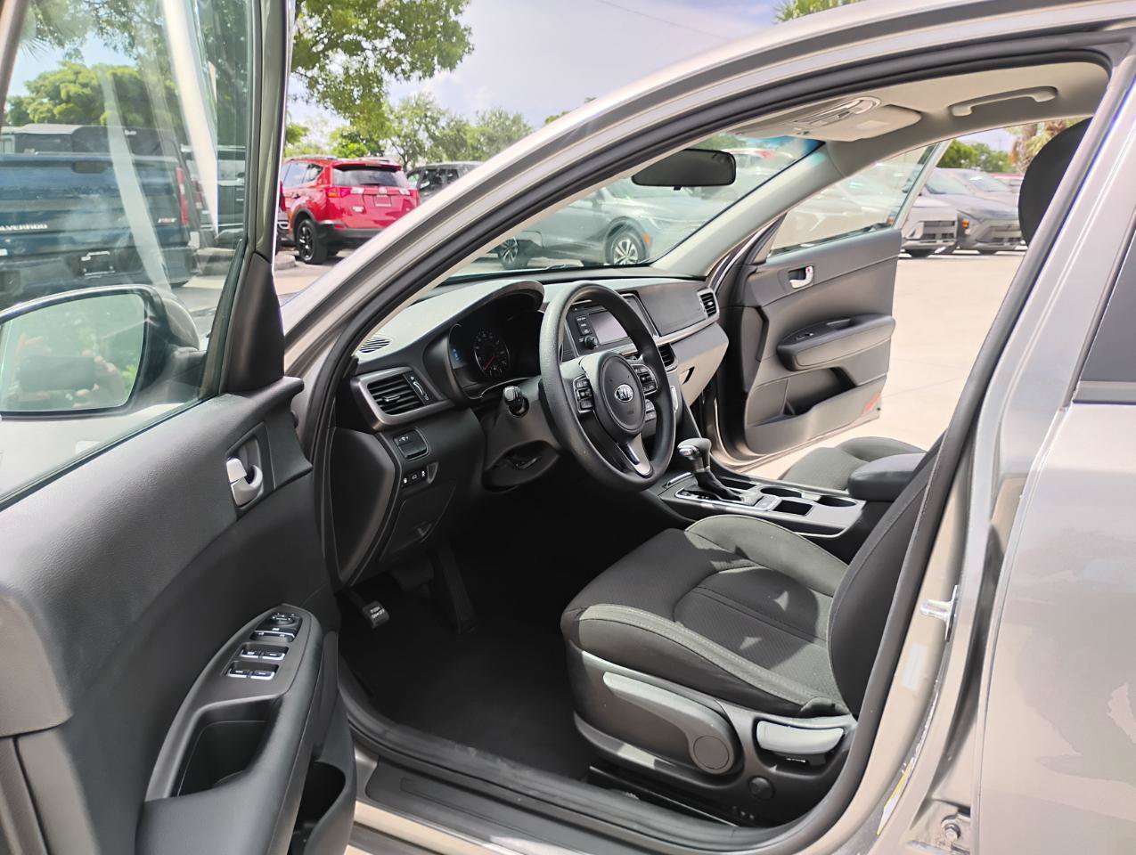 Used 2017 Kia Optima LX FWD image 31