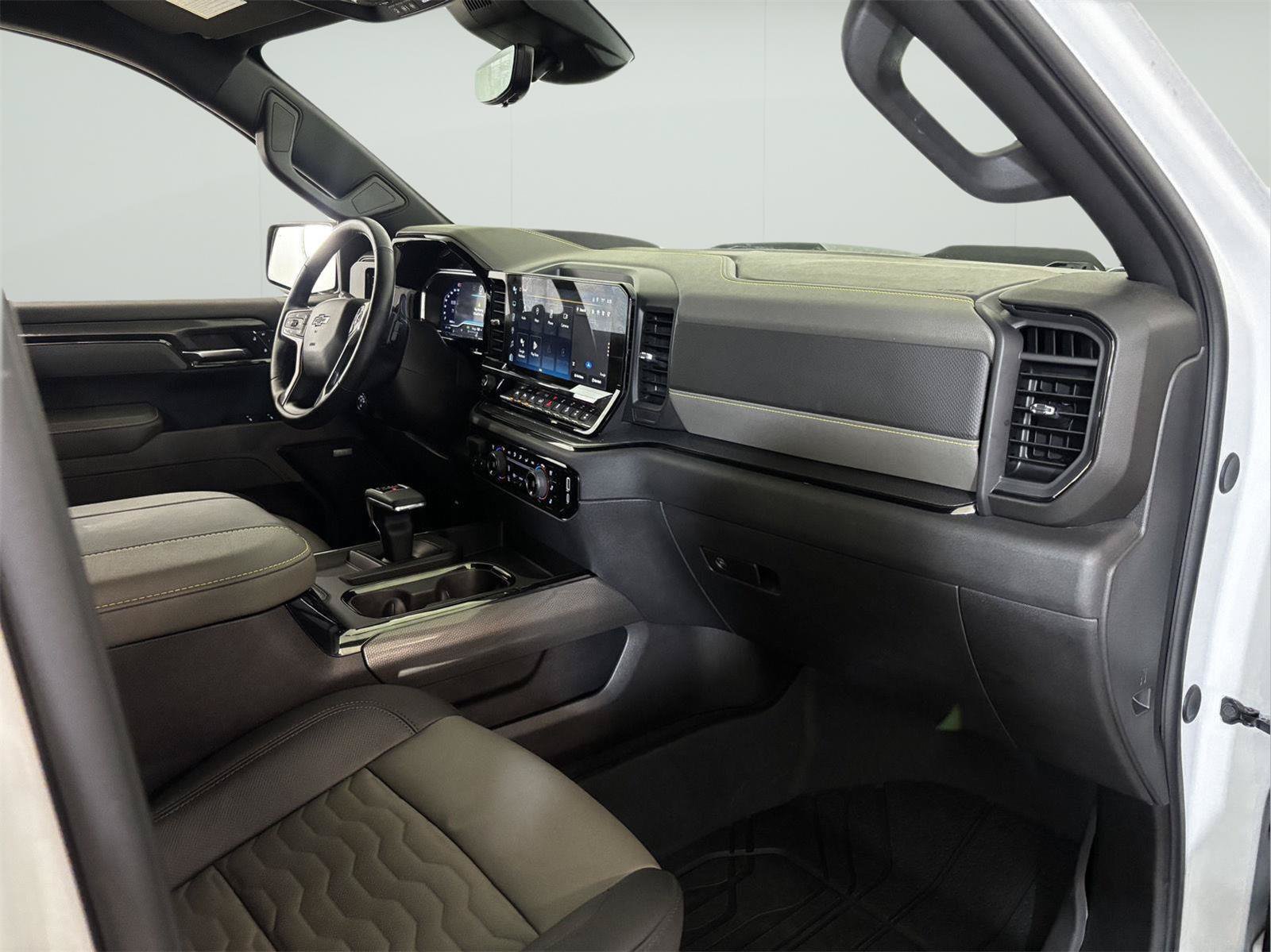 Used 2024 Chevrolet Silverado 1500 ZR2 w/ Technology Package AWD/4WD image 24