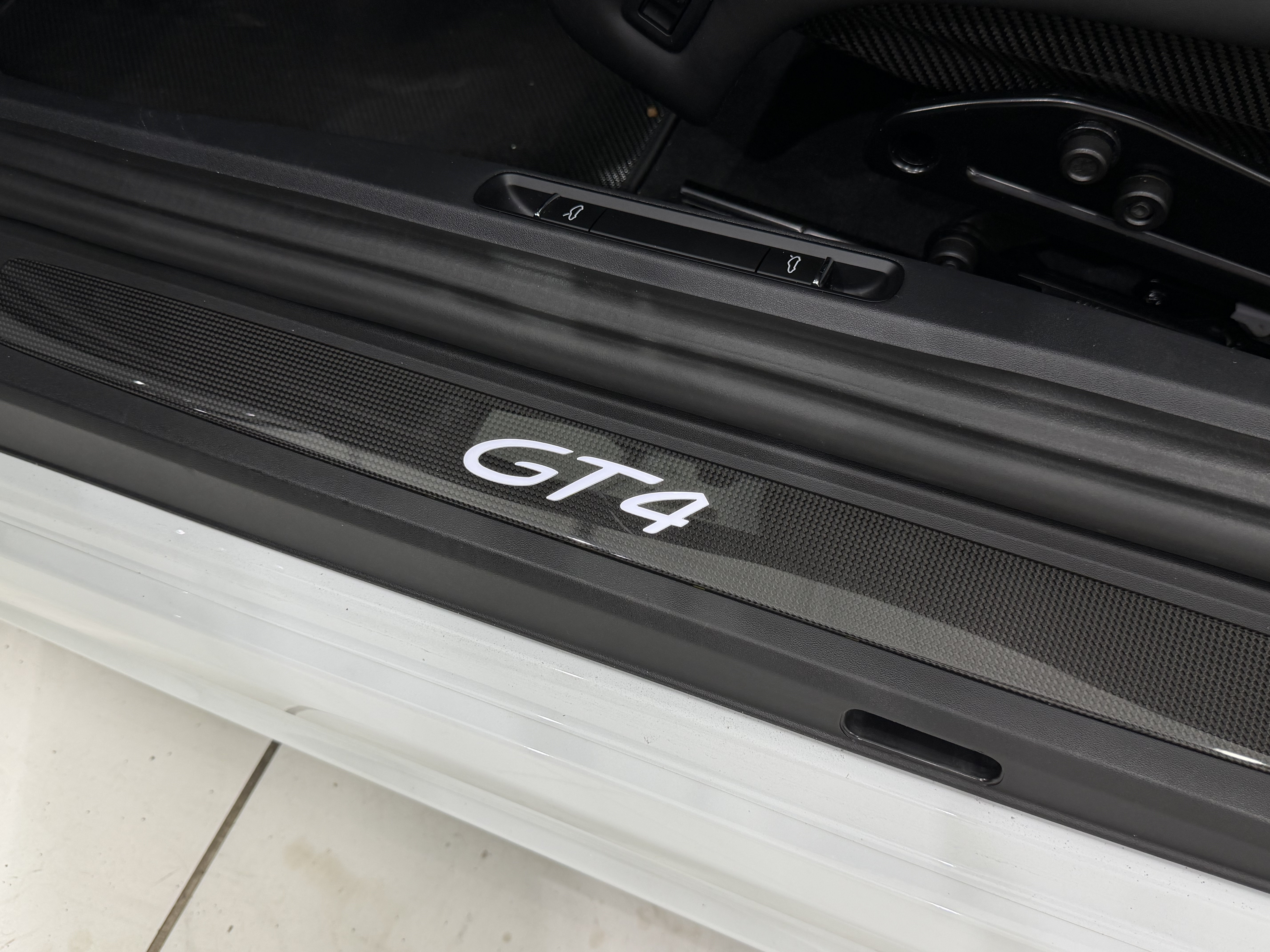 Certified 2022 Porsche 718 Cayman GT4 RWD image 27