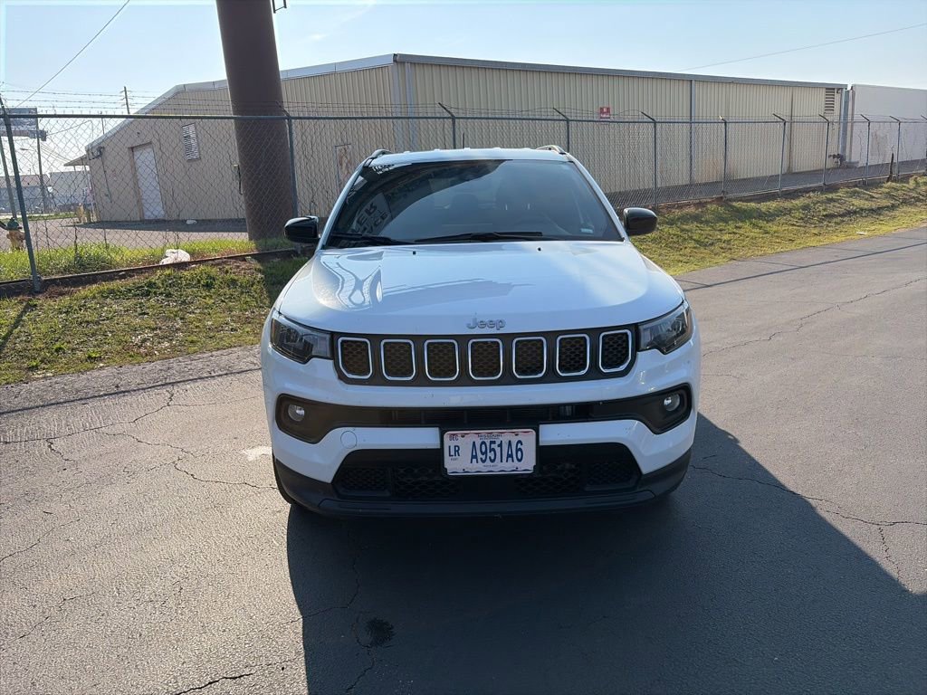 Used 2024 Jeep Compass Latitude image 2