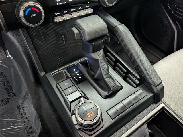 Used 2025 Toyota 4Runner SR5 AWD/4WD image 13
