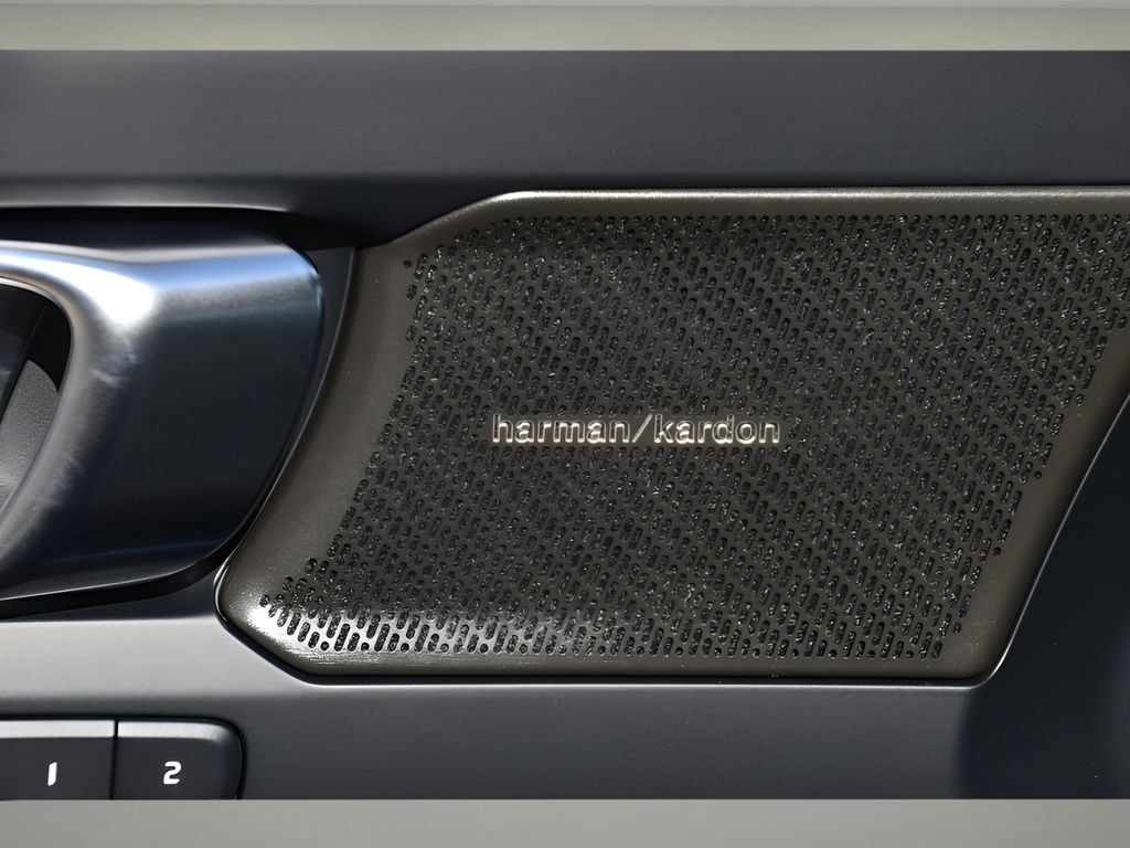 New 2026 Volvo XC40 B5 Ultra w/ Protection Package Premier image 18