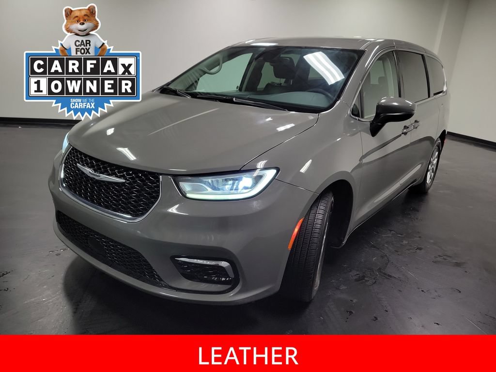 Used 2023 Chrysler Pacifica Touring-L FWD image 4