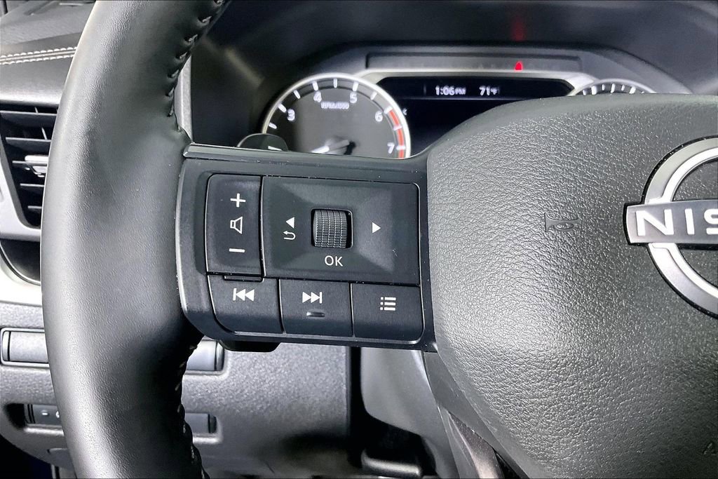 Certified 2025 Nissan Rogue SV FWD image 24