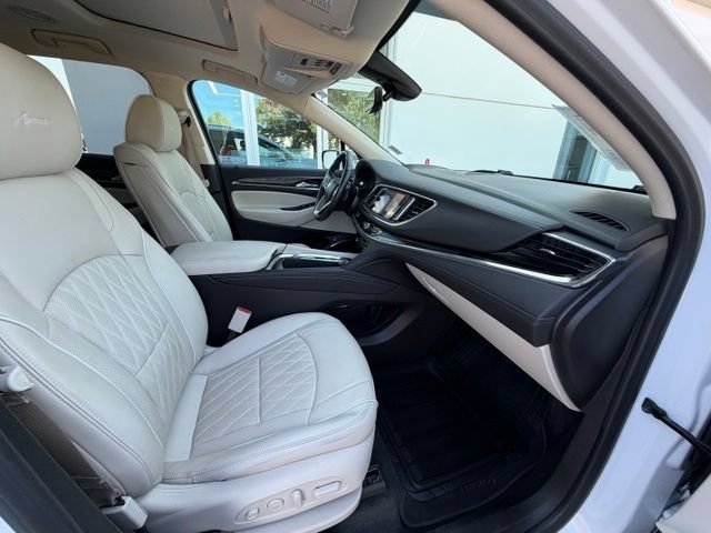 Used 2022 Buick Enclave Avenir w/ Avenir Technology Package FWD image 24